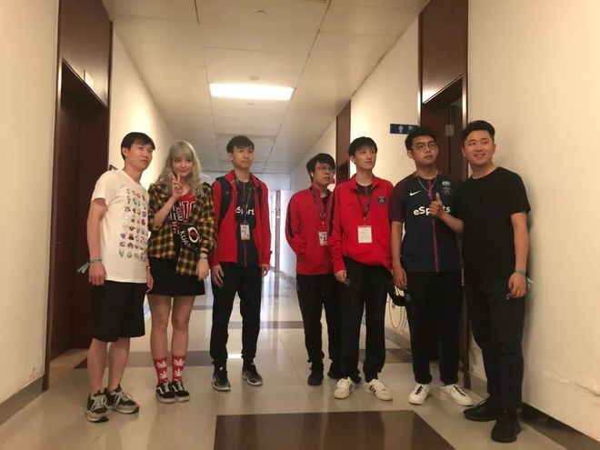 一场火花四 一场火花四